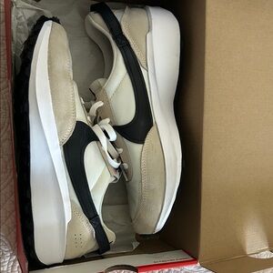 Nike Waffle Debut Womens 9.5 Sanddrift/Black-Phantom-White